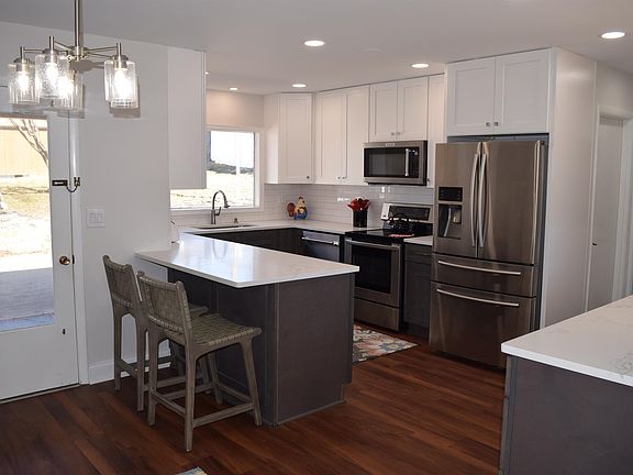5th image of 417 Sterling St