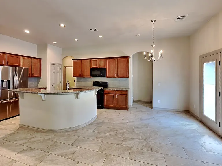 9416 NW 91st Cir — Photo 5