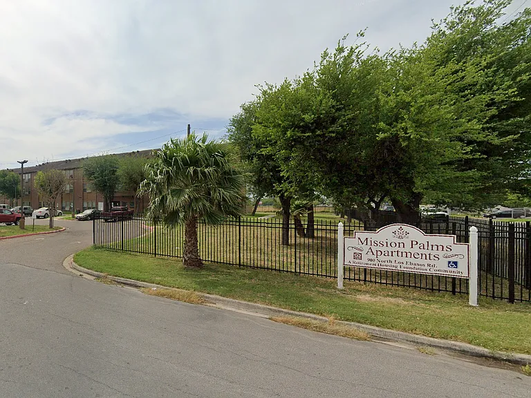 900 N Los Ebanos Rd — Photo 3