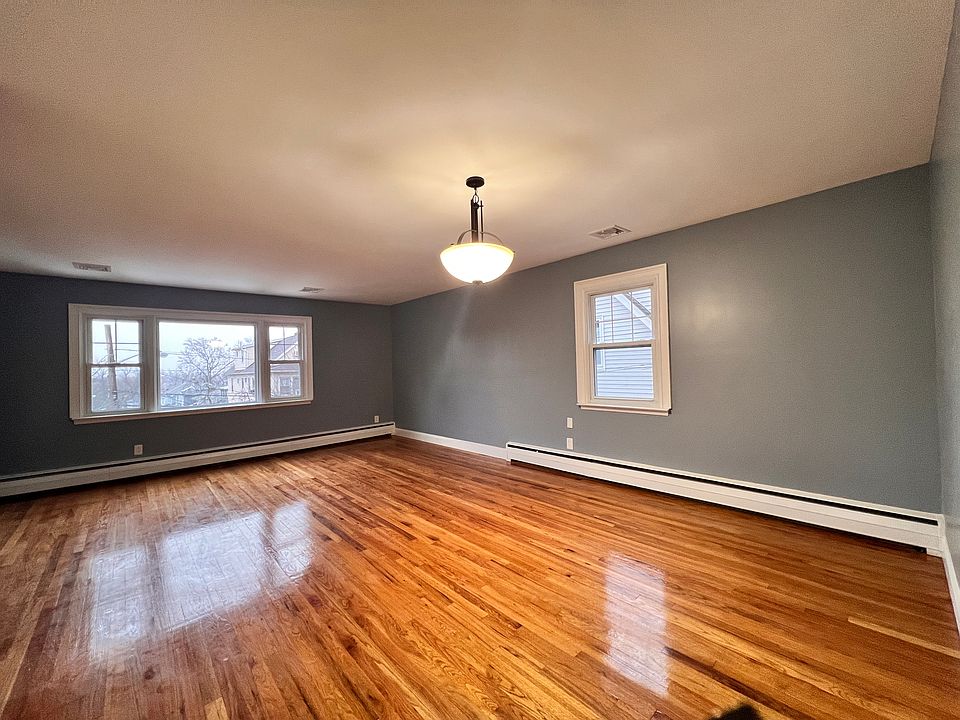 1st image of 33 Park Dr N Floor 2