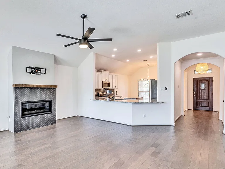 120 Lily Turf Cv — Photo 9