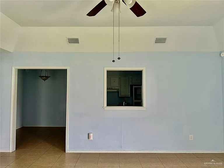 700 W Iris Ave — Photo 7