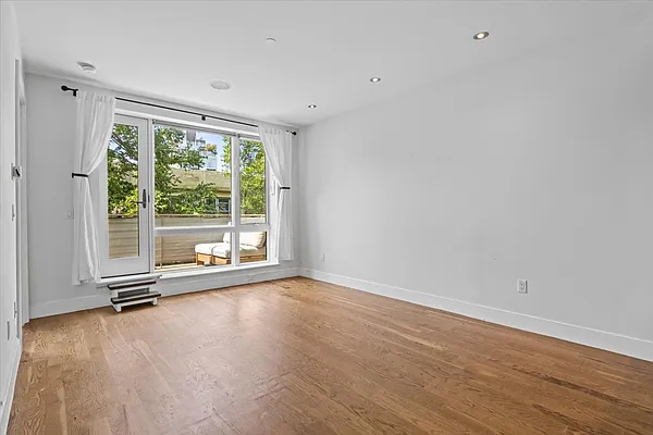 Sold by Compass | media 1