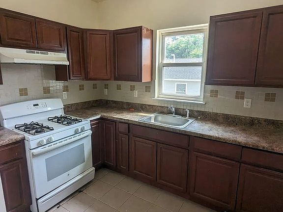 2nd image of 834 S 14th St #3