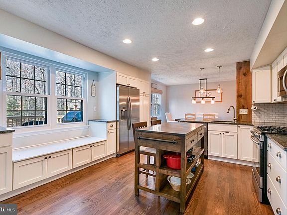 5th image of 3227 Blackwalnut Dr