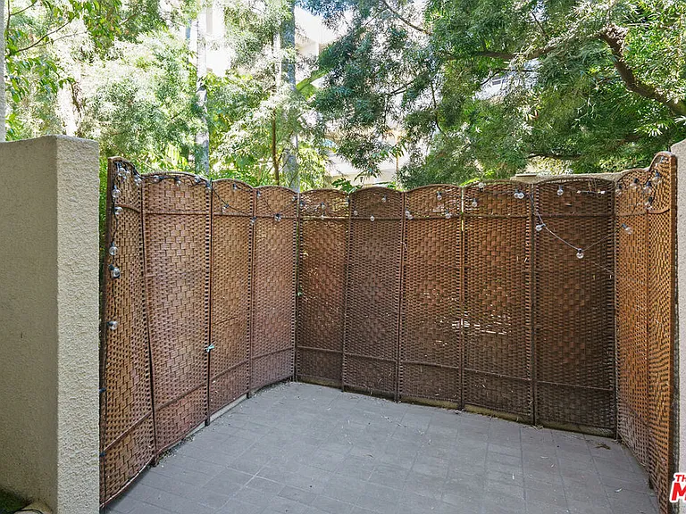 1131 Alta Loma Rd #602 — Photo 22