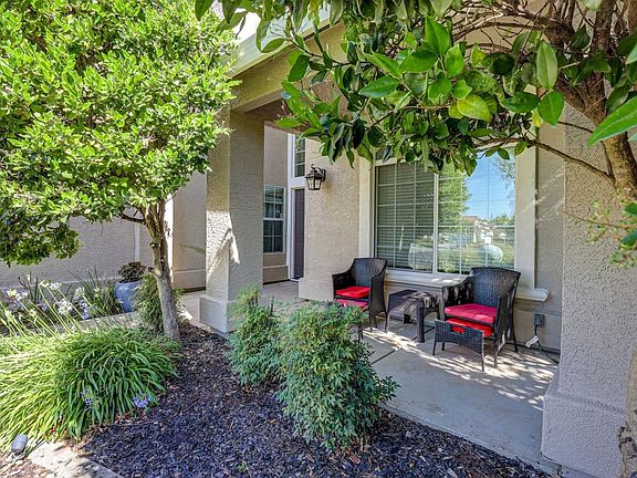 5th image of 60 Meridian Ct