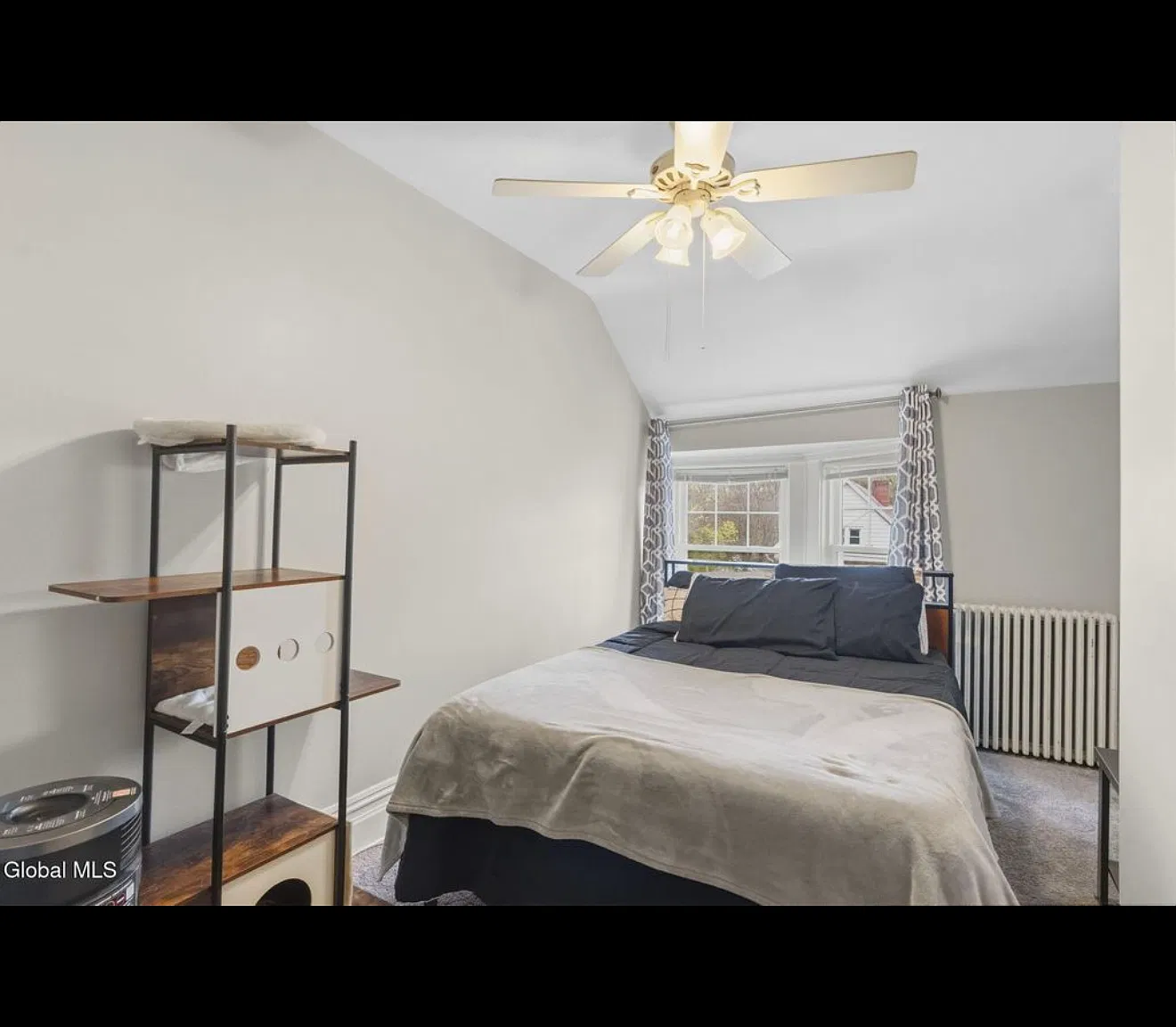 3 bed, 1300 sqft, $2,050 — Photo 4