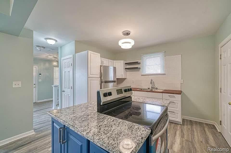 4868 Parker St, photo 7