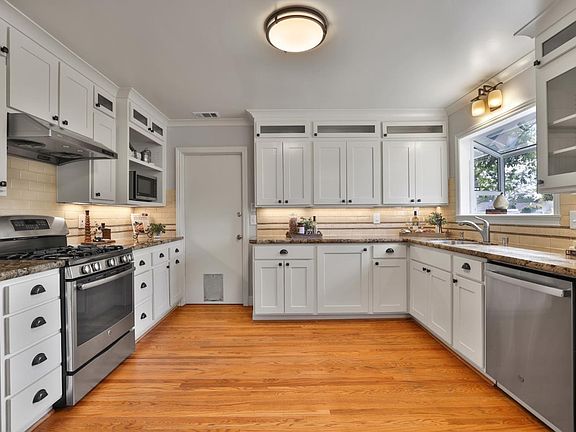 3rd image of 1417 Sprucewood Dr