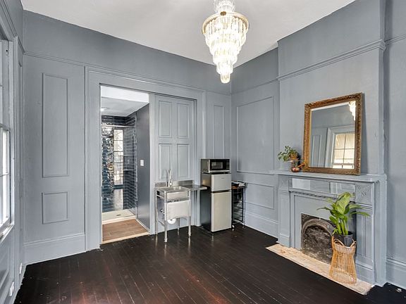 4th image of 724 Saint Ferdinand St #A