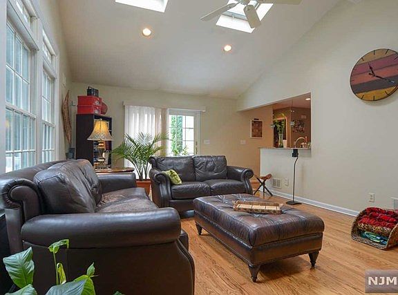 4th image of 247 Momar Dr