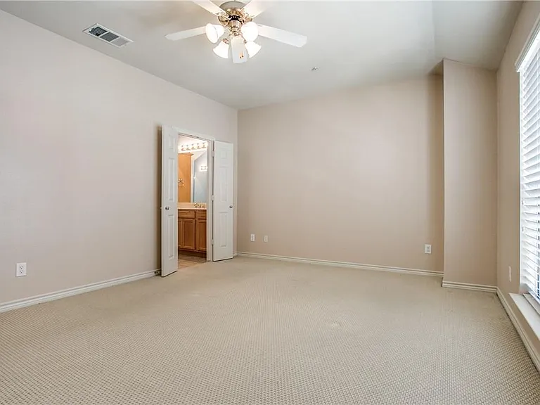2415 Stutz Dr #D — Photo 11