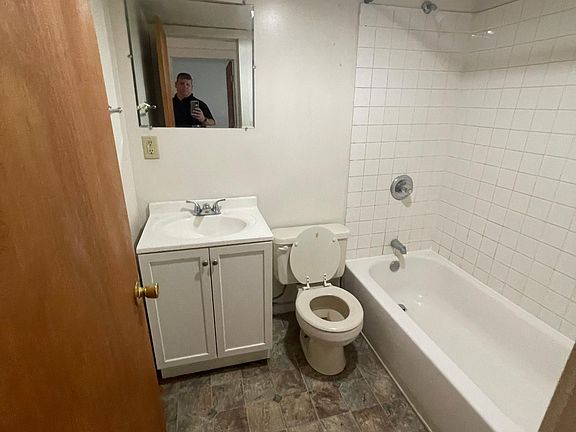 3rd image of 1411 E Samuel Ave