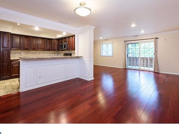 3rd image of 156 Woodgate Ln