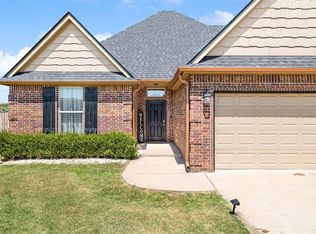236 Glover Cir, Elgin, OK 73538