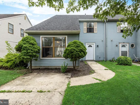 12 Hewitt Ln, Sicklerville, NJ 08081
