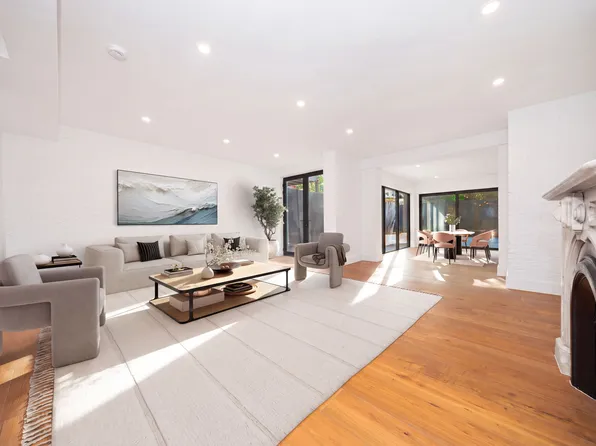233 East 60th Street image 1 of 20