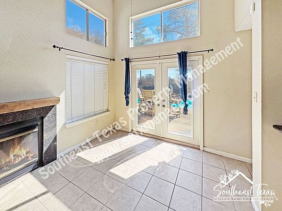 5th image of 941 Green Meadow St