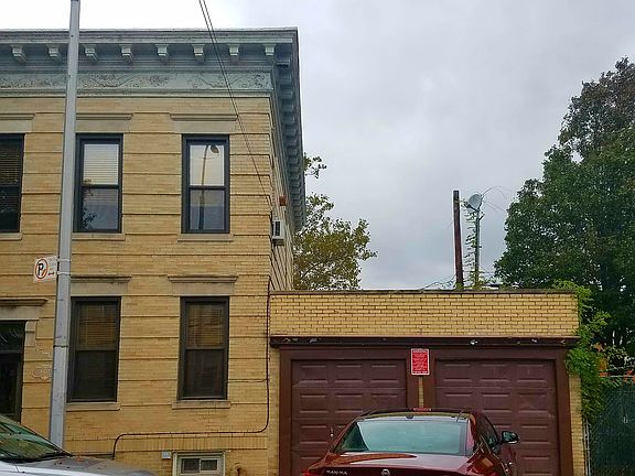 front view w 2 car garage