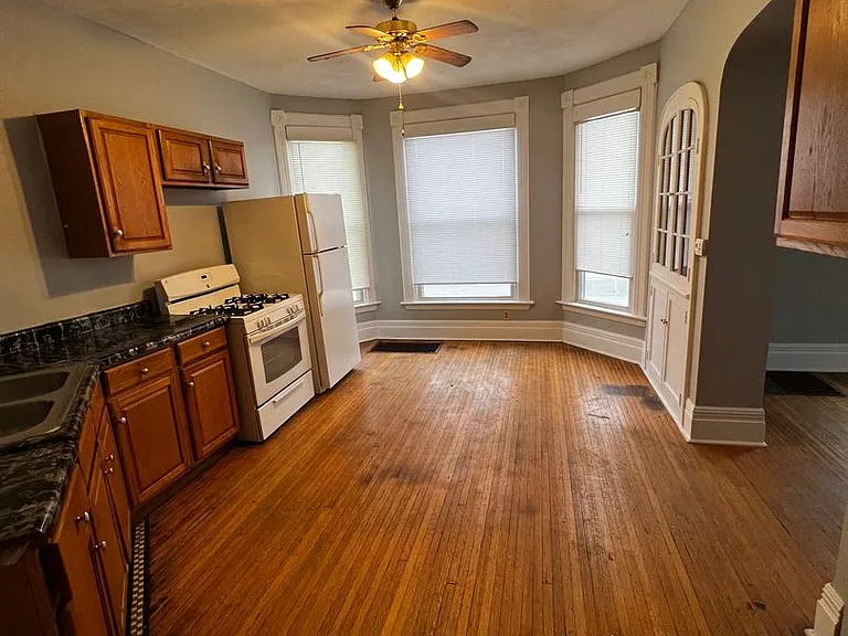 1228 Tremont Ave — Photo 2