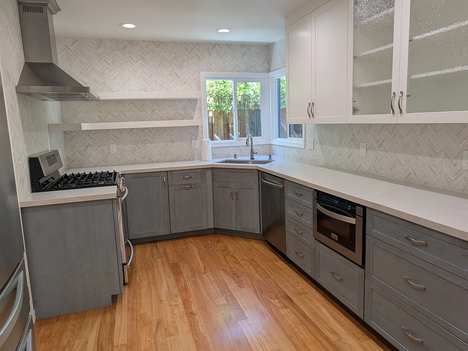 4 bed, 2.5 bath, 1815 sqft, $6,300 — Photo 3