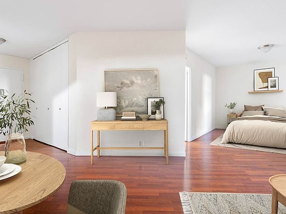 3rd image of 10420 Queens Blvd APT 22M