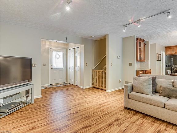3rd image of 14817 Thornton Dr