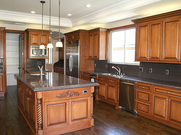       Large  Kitchen
