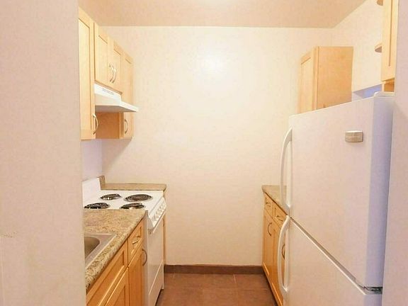 5th image of 128 E 85th St APT 2D