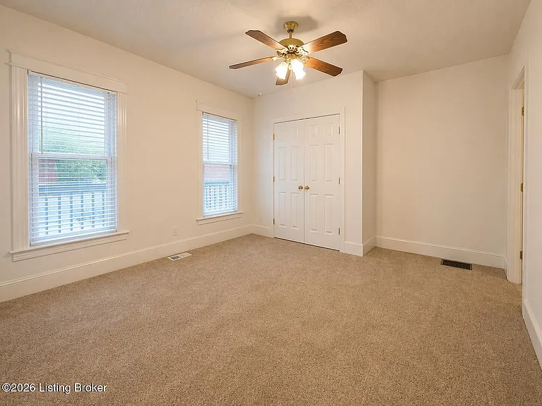 228 E Burnett Ave — Photo 7