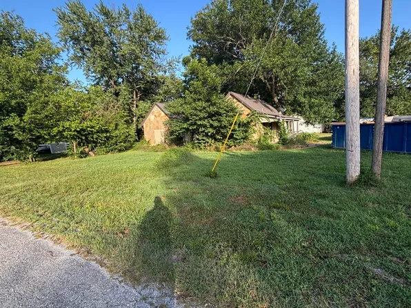 302 S Perry St, Fairland, OK 74343
