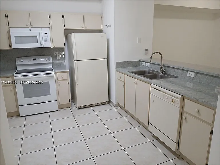 7230 NW 114th Ave #103 — Photo 4