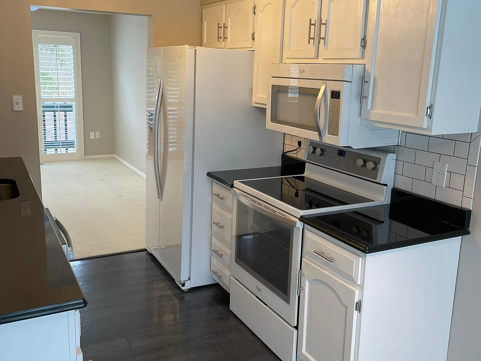 3 bed, 2.5 bath, 1751 sqft, $1,895 — Photo 2