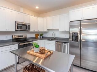 105 Porter St #2B-1BA-900SQFT, Stoughton, MA 02072