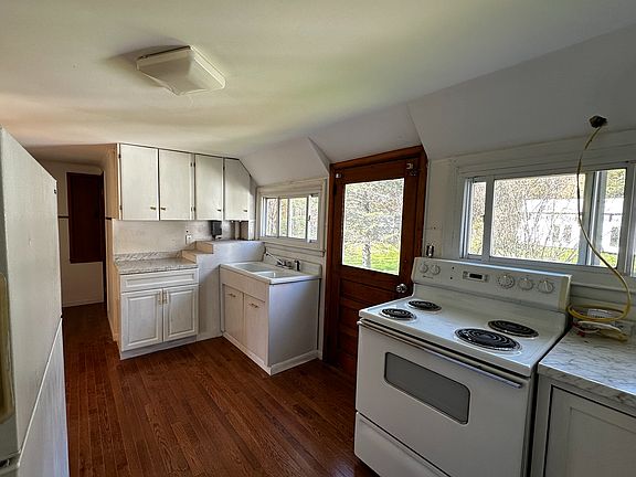 3rd image of 79 Traver Rd #D