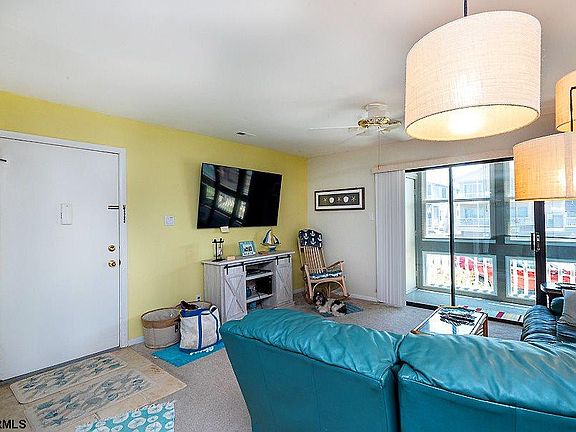 4th image of 4428 West Ave #1