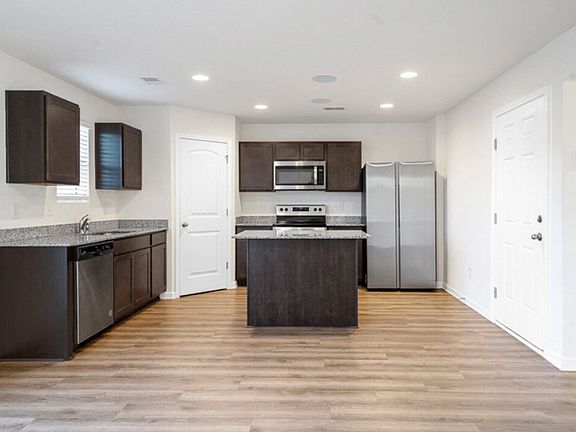 4th image of 422 Seaborn Cir