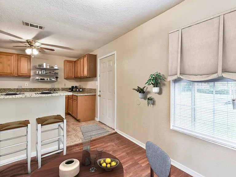 1885 E Lucas Dr — Photo 3