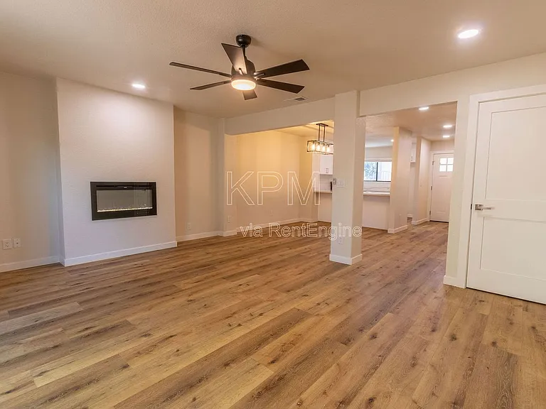 955 Academy St — Photo 12