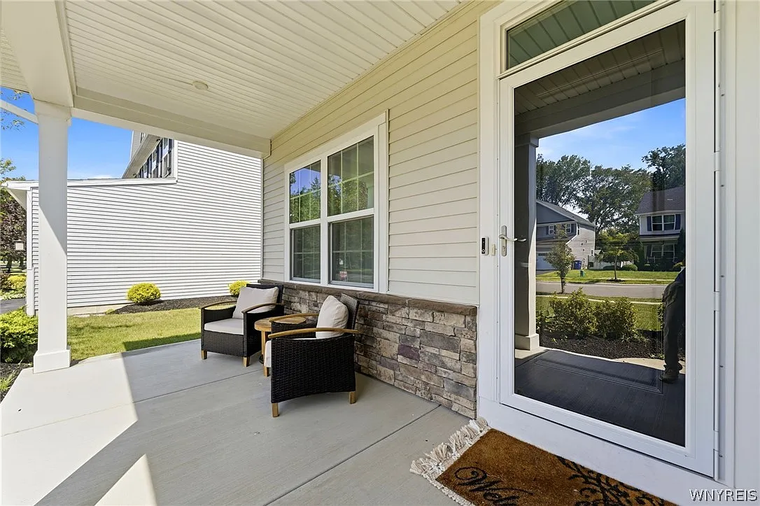4 bed, 3.5 bath, 2423 sqft, $5,200 — Photo 4