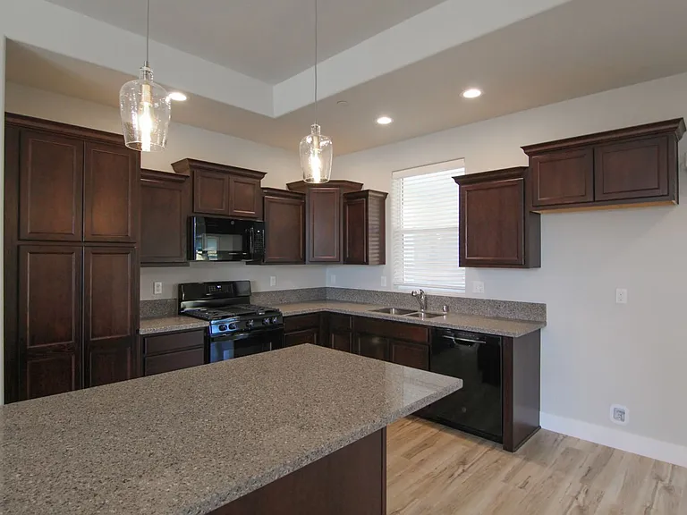 1392 Bonhurst Dr — Photo 3