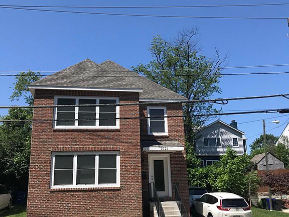 4th image of 1021 S Queen St