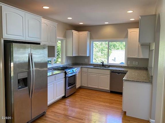 5th image of 2404 NE 55th Ct