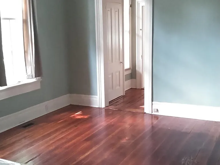 304 Green St NE #B — Photo 2