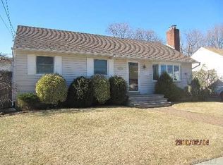 215 N 7th St, Bethpage, NY 11714