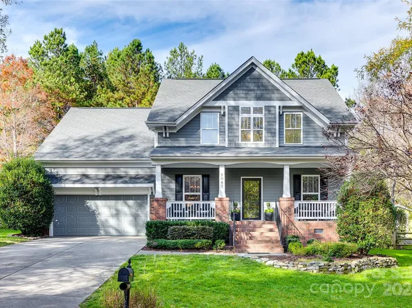 1067 Hunters Run Dr, Tega Cay, SC 29708