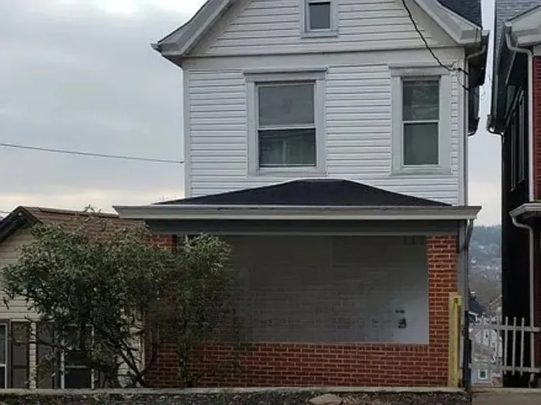 860 Cowan Ave — Photo 2