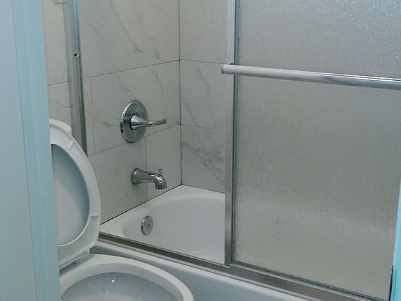 5th image of 564 S Fair Oaks Ave APT 1