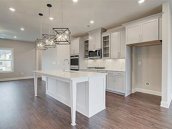 2nd image of 732 Mulberry Walk